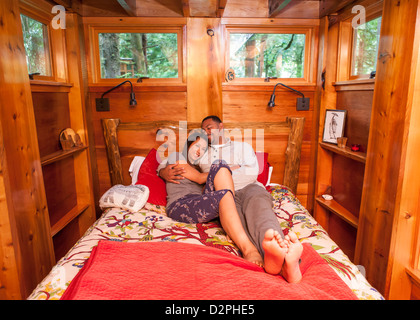 Paar mit zusammen im Bett Stockfoto