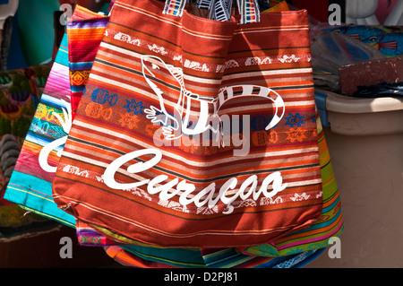 Souvenir-Stand mit Curacao Strandtaschen, Willemstad, Curaçao Stockfoto