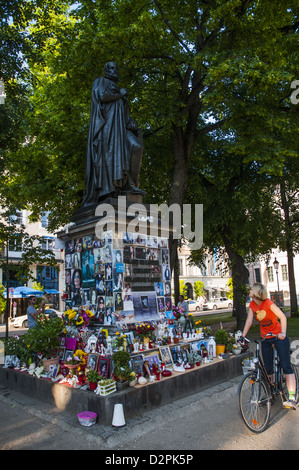 Eine Statue des 19. Jahrhunderts in München, ist eine inoffizielle Denkmal für amerikanische Popmusiker Michael Jackson geworden. Stockfoto