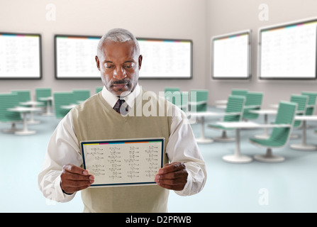 Schwarze Geschäftsmann mit digital-Tablette im Konferenzraum Stockfoto