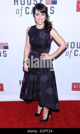 New York, USA. 30. Januar 2013. Constance Zimmer bei der Ankunft für HOUSE OF CARDS Premiere, Alice Tully Hall im Lincoln Center, New York, NY 30. Januar 2013. Foto von: Andres Otero/Everett Collection / Alamy Live News Stockfoto