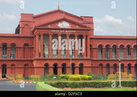 Fassade eines Gerichtsgebäudes, Karnataka hohe Gericht, Bangalore, Karnataka, Indien Stockfoto