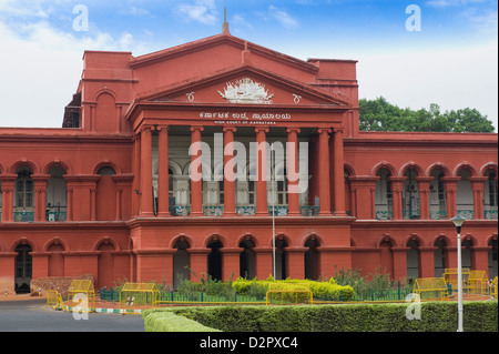 Fassade eines Gerichtsgebäudes, Karnataka hohe Gericht, Bangalore, Karnataka, Indien Stockfoto