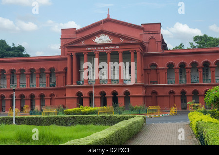 Fassade eines Gerichtsgebäudes, Karnataka hohe Gericht, Bangalore, Karnataka, Indien Stockfoto