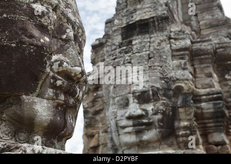 Lächelnde Gesichter gemeißelt in Stein, Bayon, Angkor, UNESCO-Weltkulturerbe, Siem Reap, Kambodscha, Indochina, Südostasien, Asien Stockfoto