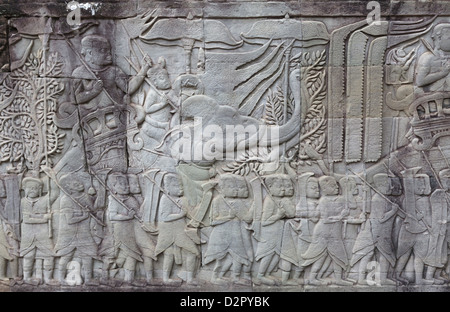 Schnitzereien aus Stein, die Darstellung eines Königs Reiten ein Elefant, Angkor Wat, Siem Reap, Kambodscha, Indochina Stockfoto