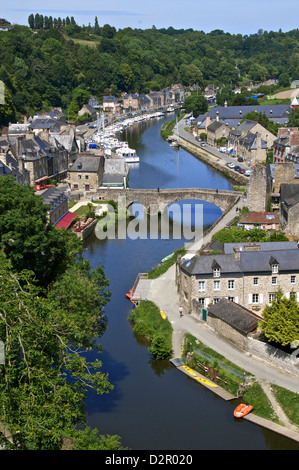 Rance Fluß Senke und Dinan Hafen mit der steinernen Brücke, Dinan, Bretagne, Frankreich, Europa Stockfoto