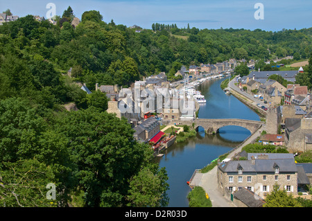 Rance Fluß Senke und Dinan Hafen mit der steinernen Brücke, Dinan, Bretagne, Frankreich, Europa Stockfoto