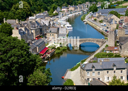 Rance Fluß Senke und Dinan Hafen mit der steinernen Brücke, Dinan, Bretagne, Frankreich, Europa Stockfoto