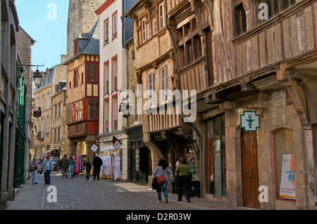 Mittelalterliche halb gezimmerten Häuser in Straßen der alten Stadt, Dinan, Bretagne, Frankreich, Europa Stockfoto