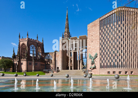 Alte Kathedrale Coventry Muschel und neue moderne Kathedrale, Coventry, West Midlands, England, Vereinigtes Königreich, Europa Stockfoto