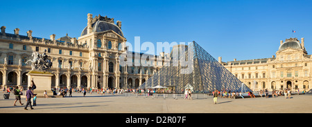 Der Louvre Kunstgalerie, Museum und Louvre-Pyramide (Pyramide du Louvre), Paris, Frankreich, Europa Stockfoto