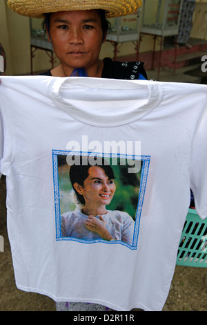 T-Shirt, verziert mit dem Porträt von Aung San Suu Kyi, birmanische Politikerin, zugesprochen Nobel Friedenspreis 1991, Myanmar Stockfoto
