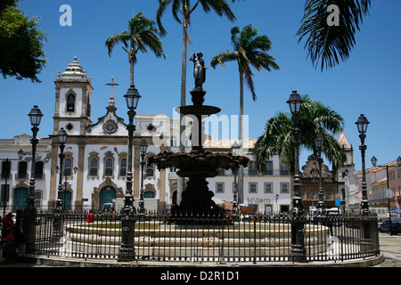 Terreiro de Jesus Square und Igreja Sao Domingos im Hintergrund (Salvador de Bahia), Salvador Bahia, Brasilien, Südamerika Stockfoto