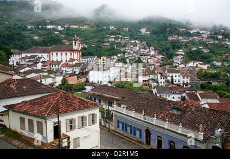 Ein Blick über die Stadt von Ouro Preto, UNESCO-Weltkulturerbe, Minas Gerais, Brasilien, Südamerika Stockfoto