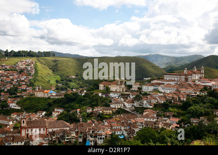 Ein Blick über die Stadt von Ouro Preto, UNESCO-Weltkulturerbe, Minas Gerais, Brasilien, Südamerika Stockfoto