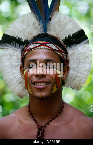 Porträt einer Pataxo indischen Mann an die Reserva Indigena da Jaqueira in der Nähe von Porto Seguro, Bahia, Brasilien, Südamerika Stockfoto