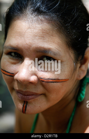 Portrait einer Pataxo indische Frau in der Reserva Indigena da Jaqueira in der Nähe von Porto Seguro, Bahia, Brasilien, Südamerika Stockfoto