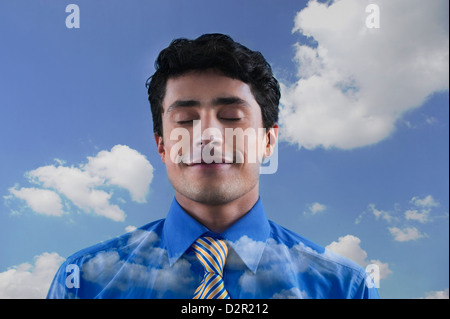 Nahaufnahme eines Geschäftsmannes mit geschlossenen Augen Stockfoto
