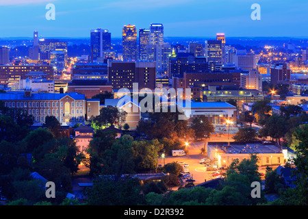 Birmingham-Skyline bei Dämmerung, Birmingham, Alabama, Vereinigte Staaten von Amerika, Nordamerika Stockfoto