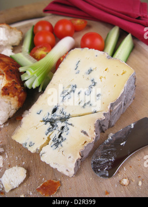 Ein Keil der cremige Lancashire Blacksticks weißer Käse, produziert von Butlers Bauernkäse in Inglewhite, Lancashire. Stockfoto