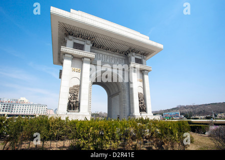 Triumphbogen, 3m höher als der Arc de Triomphe in Paris, Pyongyang, Nordkorea Stockfoto