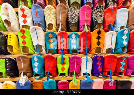 Bunte marokkanische Babouches (Pantoffeln). Stockfoto