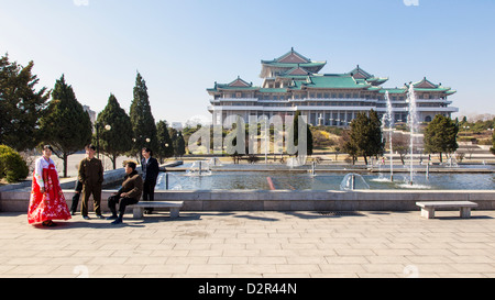 Mansudae Arts Theatre und Brunnen, Pjöngjang, Demokratische Volksrepublik Korea (DVRK), Nordkorea, Asien Stockfoto