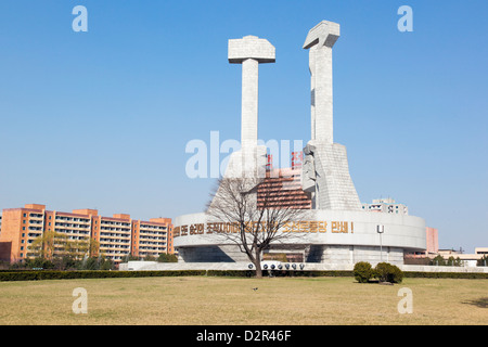 Denkmal für die Gründung der Arbeiterpartei Koreas, Pyongyang, Nordkorea Stockfoto