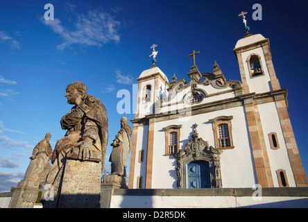 Wallfahrtskirche Bom Jesus de Matosinhos und Propheten Skulpturen von Aleijadinho, Congonhas, Minas Gerais, Brasilien Stockfoto