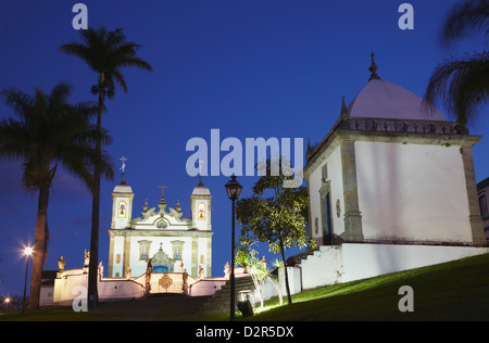 Wallfahrtskirche Bom Jesus de Matosinhos und Kapelle, UNESCO-Weltkulturerbe, Congonhas, Minas Gerais, Brasilien, Südamerika Stockfoto