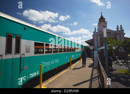 Historischen touristischen Zug an Mariana Station, Minas Gerais, Brasilien, Südamerika Stockfoto