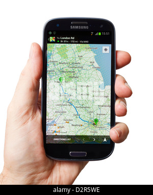 Google Maps gps-Richtungen auf einem Smartphone - Karte von Großbritannien Stockfoto