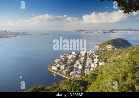 Ansicht von Urca mit Niteroi im Hintergrund, Rio De Janeiro, Brasilien, Südamerika Stockfoto