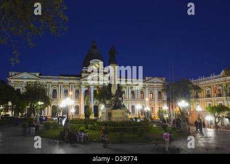 Palacio Legislativo (Legislative Palast) im Plaza Pedro Murillo bei Dämmerung, La Paz, Bolivien, Südamerika Stockfoto