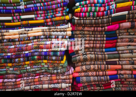 Bunte decken in Witches Markt, La Paz, Bolivien, Südamerika Stockfoto