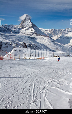 Gornergrat ist schweizweit höchsten Open-Air-Bahnhof eröffnet 1898, nimmt jeden Tag vieler Touristen und Skifahrer. Stockfoto