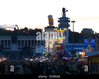 Deutschland München Beer Festival Oktoberfest Amusement Stockfoto