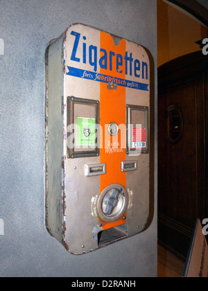 Deutschland-Nürnberg-Industriemuseums nostalgische Cigaretti automatisieren Stockfoto