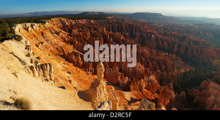 Panorama-Foto des Sonnenaufgangs vom Inspiration Point, Bryce-Canyon-Nationalpark, Utah, Vereinigte Staaten von Amerika, Nordamerika Stockfoto