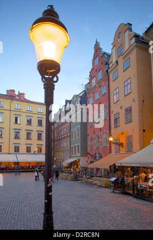 Stortorget Platz Cafés in der Abenddämmerung, Gamla Stan, Stockholm, Schweden, Europa Stockfoto