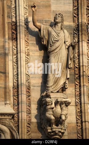 Italien. Mailand. Kathedrale. Gothic. 14. Jahrhundert. Johannes der Evangelist. Skulptur. Westfassade. Stockfoto