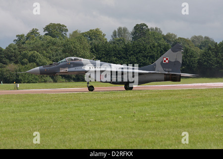MiG-29A 111 von 1 ELT, polnische Luftwaffe bereitet nehmen ab vor seinem Display beim RIAT 2012 Stockfoto