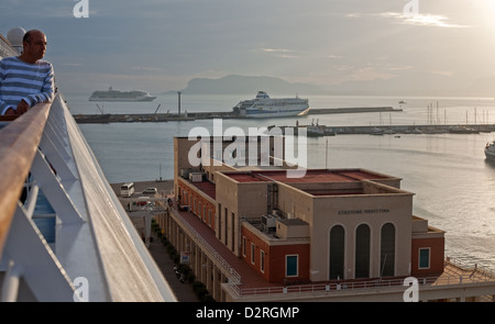 Palermo, Italien, Blick vom Kreuzfahrtschiff im Hafen von Palermo Stockfoto