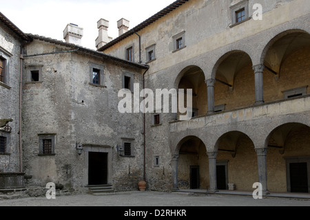 Blick auf die mittelalterliche Stadt von Bracciano in der Region Latium Mittelitaliens. Stockfoto