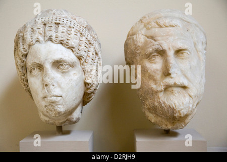 Asien, Türkei, Anatolien, Selcuk, Museum von Ephesus, Köpfe repräsentieren Priester und Priesterin Stockfoto