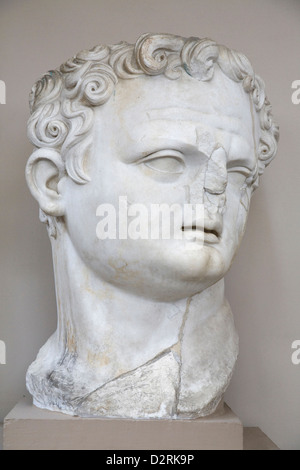 Asien, Türkei, Anatolien, Selcuk, Museum von Ephesus, Teile der Statue des Kaisers domitian Stockfoto