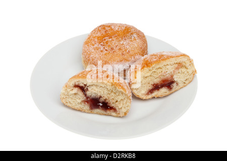 Krapfen auf einem Teller isoliert gegen weiß Stockfoto