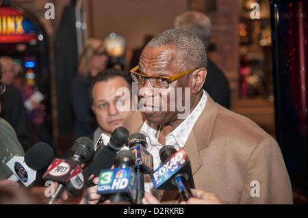 LINCOLN, CA - 30 Januar: Dusty Baker Gespräche mit Journalisten bei der Pressekonferenz von Sacramento Sports Hall Of Fame im Thunder Valley Casino Resort in Lincoln, Kalifornien am 30. Januar 2013 statt Stockfoto