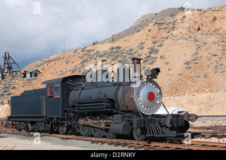USA, Nevada. Alte Dampfmaschine Zug im Bahnhof der historischen Gold Hill, unsere Seite Virginia City, Nevada. Stockfoto